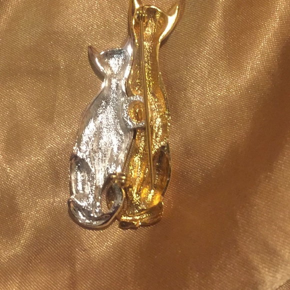 TWO TONE CAT PIN - Picture 2 of 3